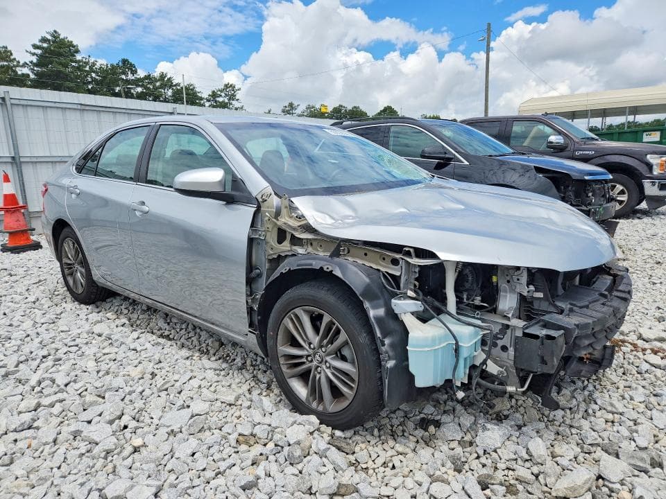 2017 TOYOTA CAMRY SE 4