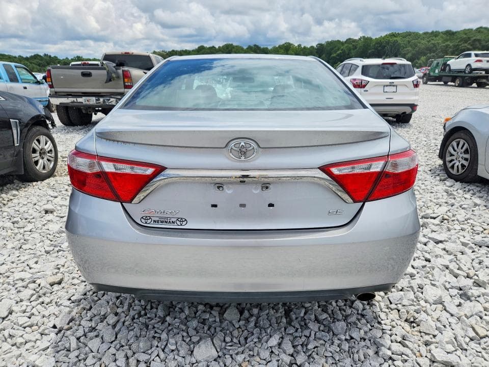 2017 TOYOTA CAMRY SE 6
