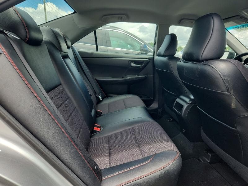 2017 TOYOTA CAMRY SE 10