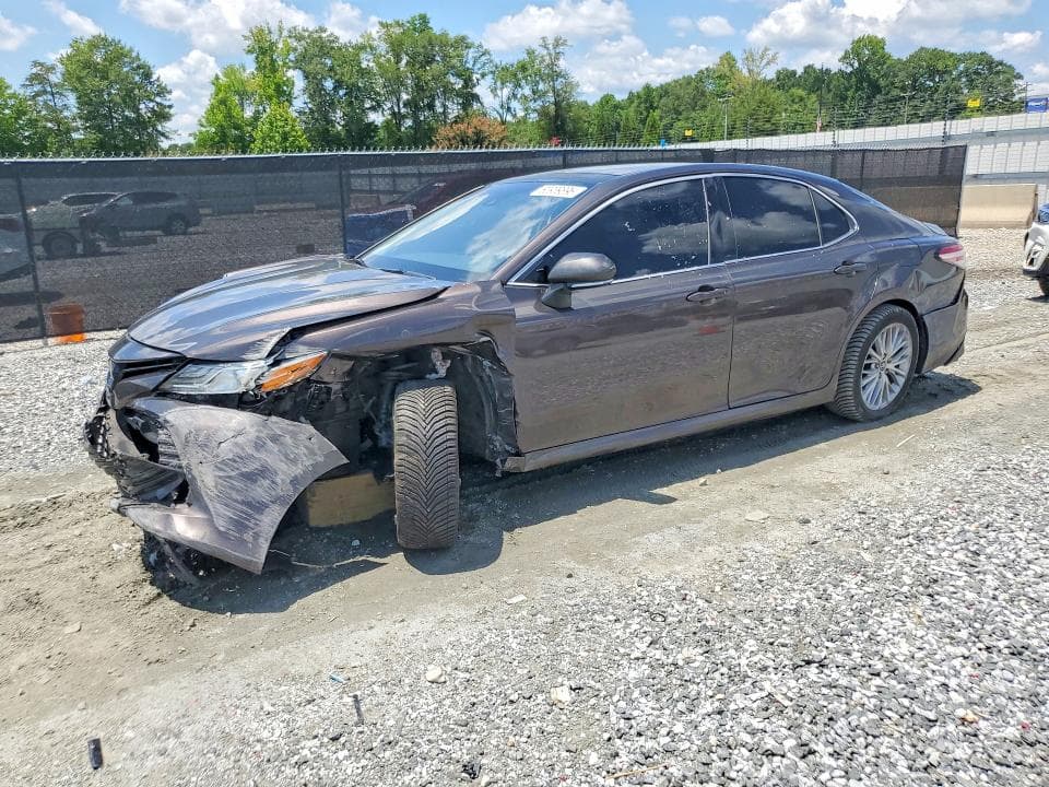 2019 TOYOTA CAMRY XLE - 1