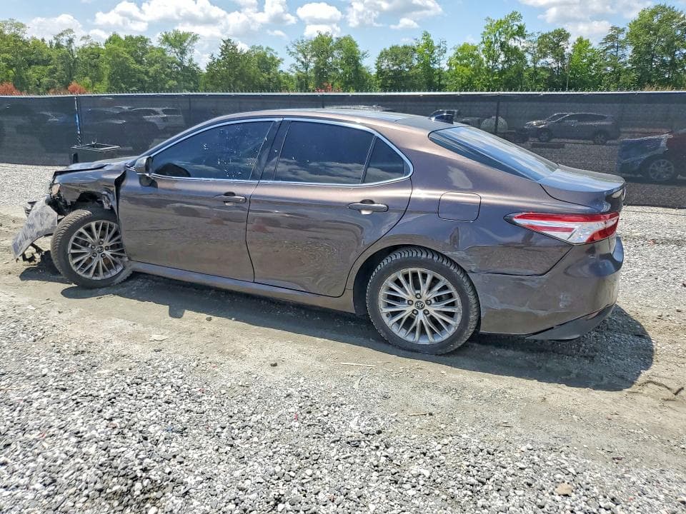 2019 TOYOTA CAMRY XLE 2