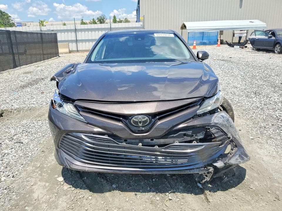 2019 TOYOTA CAMRY XLE 5