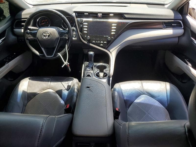 2019 TOYOTA CAMRY XLE 8