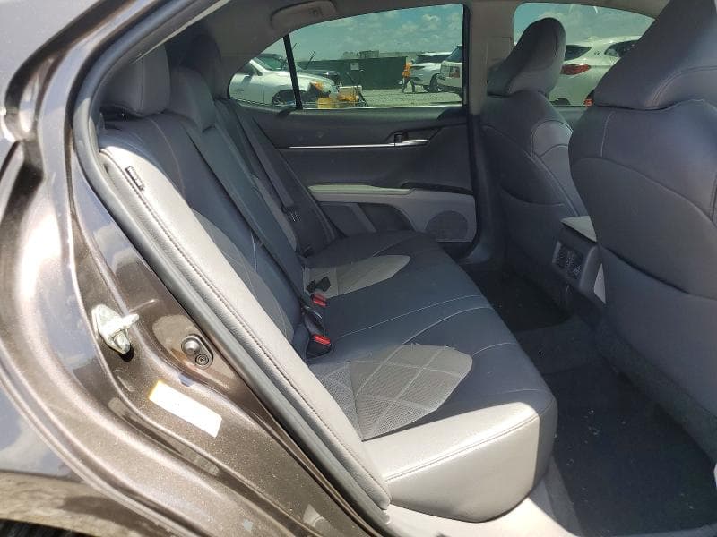 2019 TOYOTA CAMRY XLE 10
