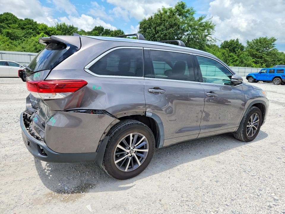 2017 TOYOTA HIGHLANDER XLE XLE 3