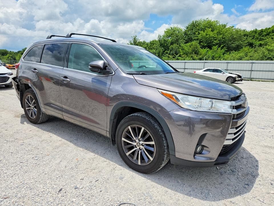 2017 TOYOTA HIGHLANDER XLE XLE 4