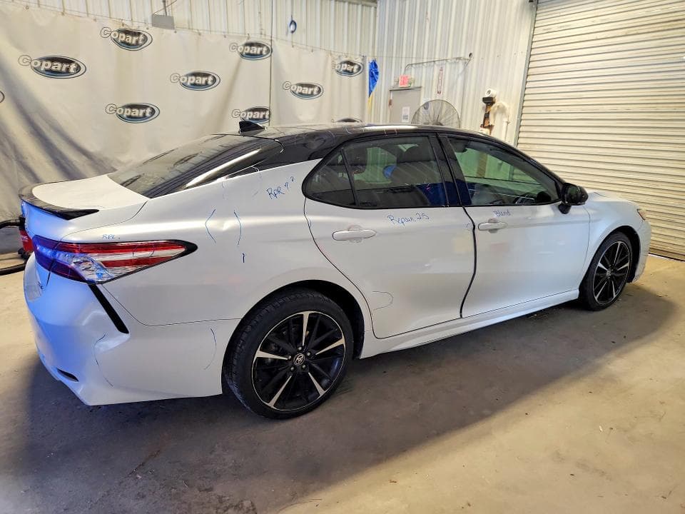 2020 TOYOTA CAMRY XSE 3