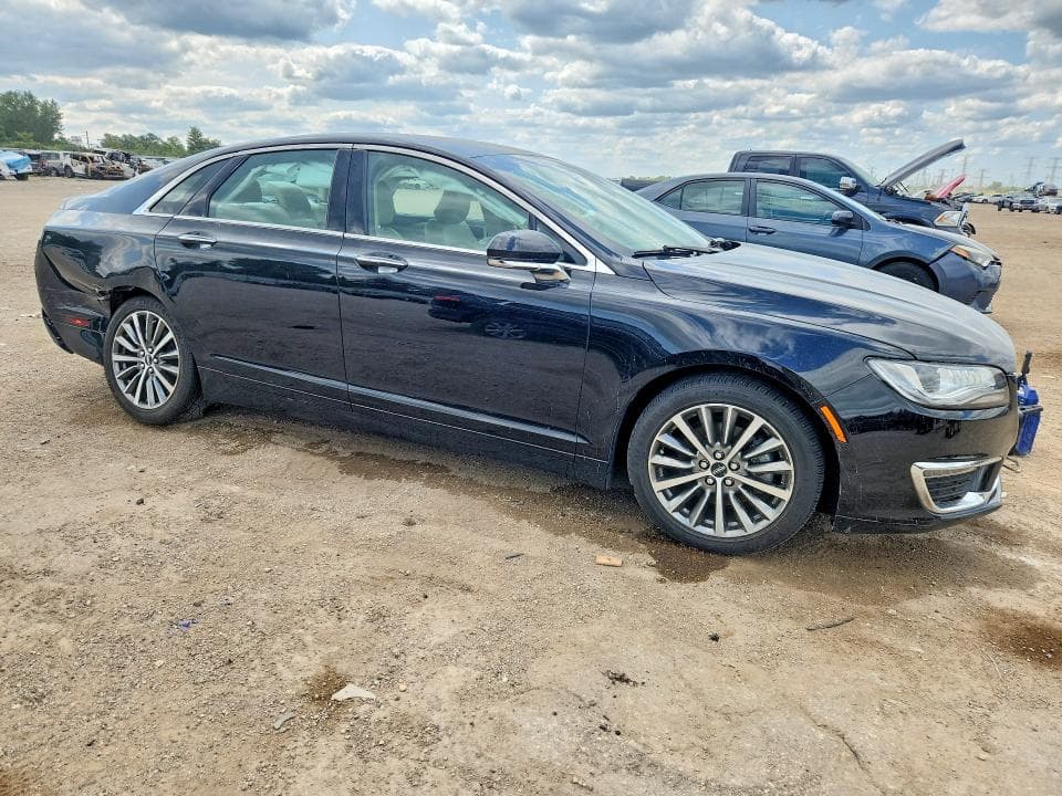 2020 LINCOLN MKZ 4