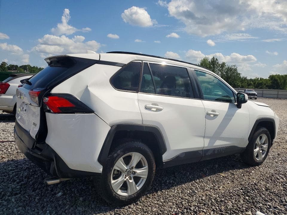 2021 TOYOTA RAV4 XLE 3