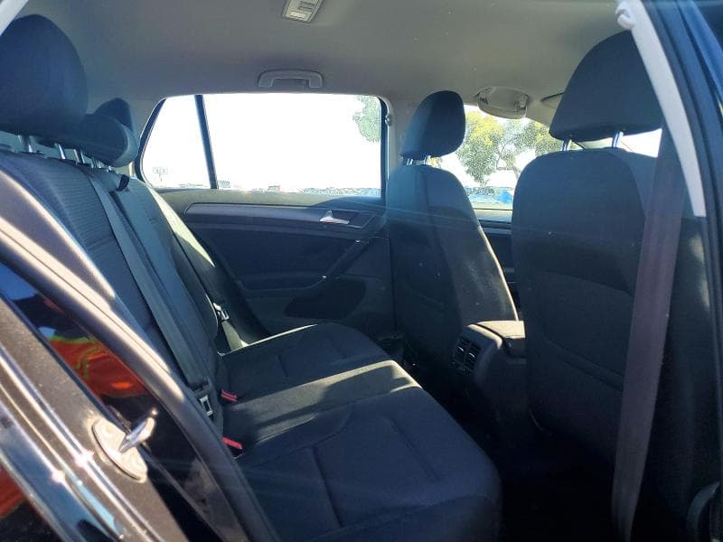 2019 VOLKSWAGEN E-GOLF SE 10