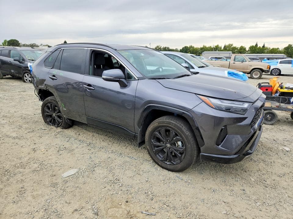 2024 TOYOTA RAV4 SE 4
