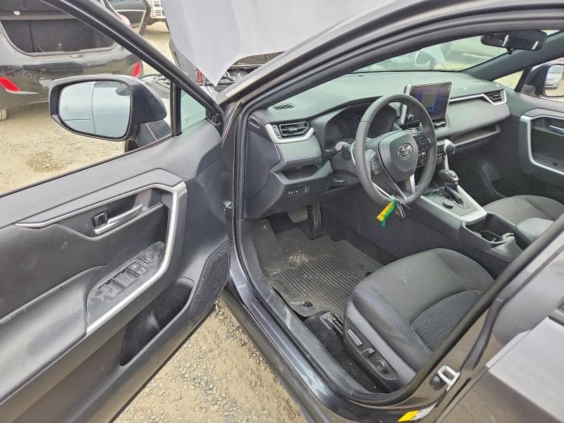 2024 TOYOTA RAV4 SE 8