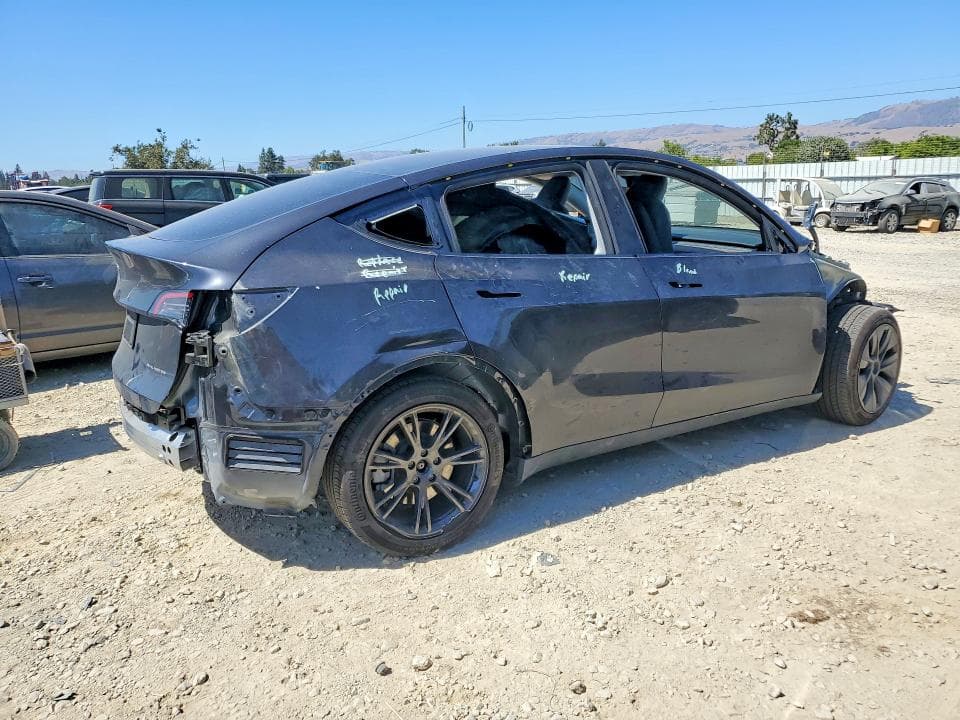 2025 TESLA MODEL Y 3