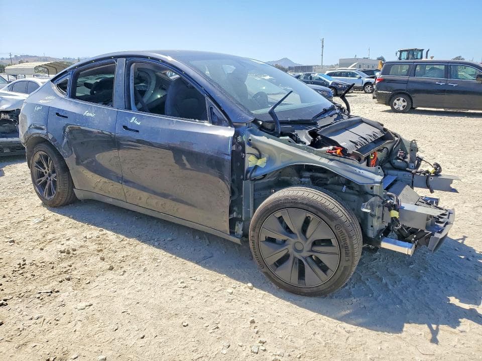 2025 TESLA MODEL Y 4