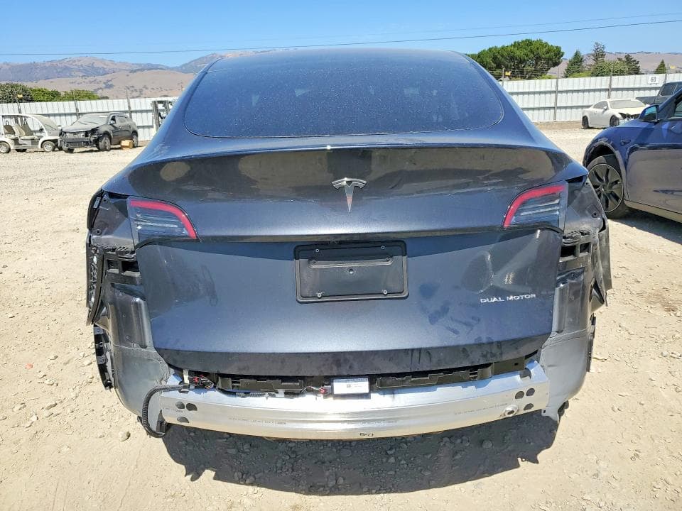 2025 TESLA MODEL Y 6