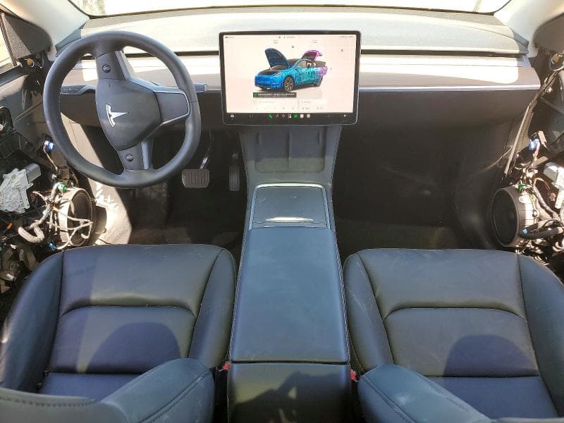 2025 TESLA MODEL Y 8