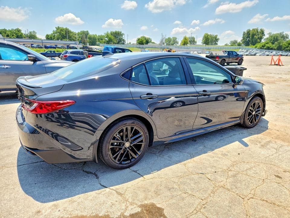 2025 TOYOTA CAMRY SE 3