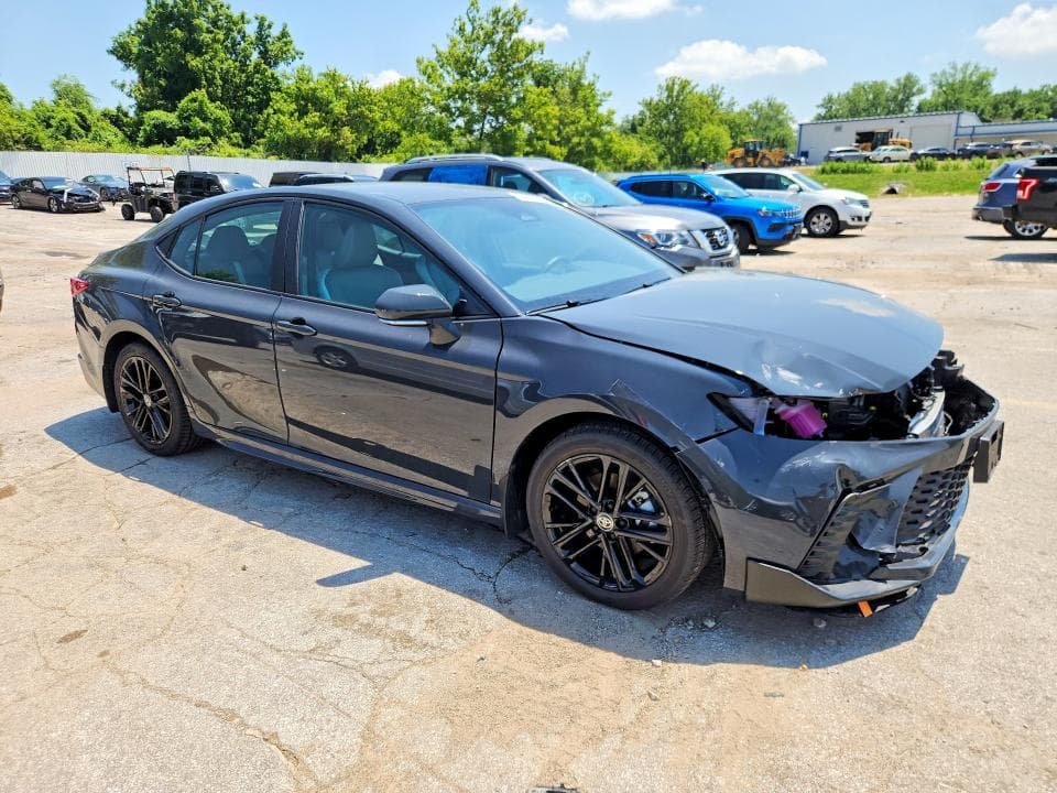 2025 TOYOTA CAMRY SE 4