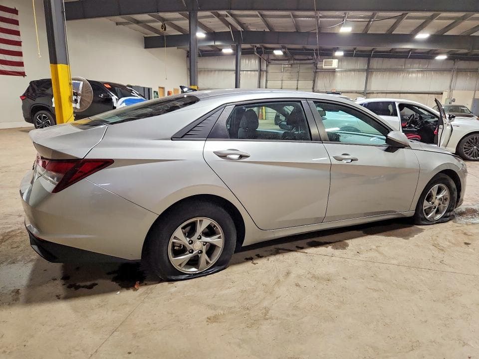2021 HYUNDAI ELANTRA SE 3