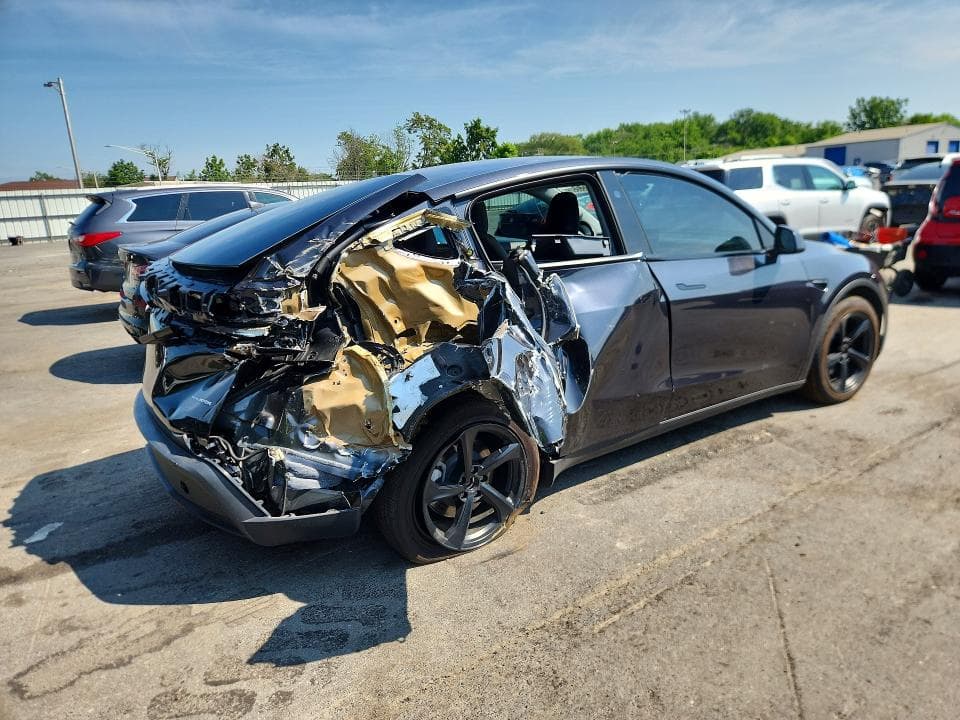 2026 TESLA MODEL Y 3