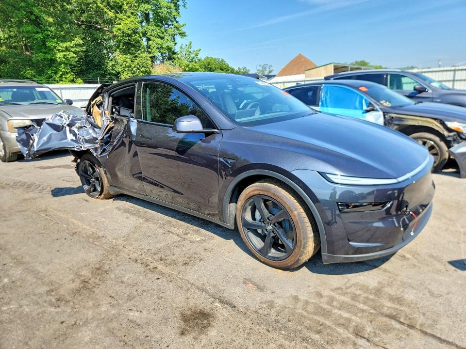 2026 TESLA MODEL Y 4