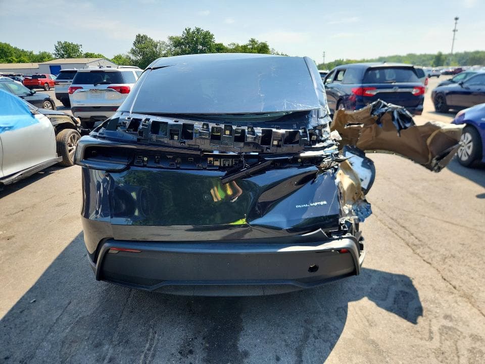 2026 TESLA MODEL Y 6