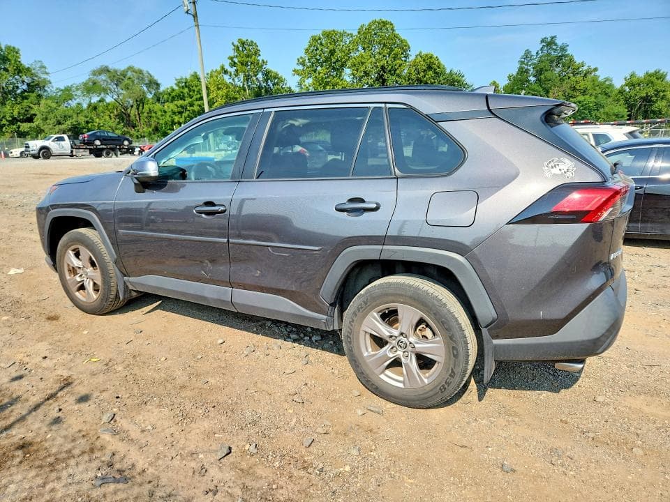 2022 TOYOTA RAV4 XLE 2