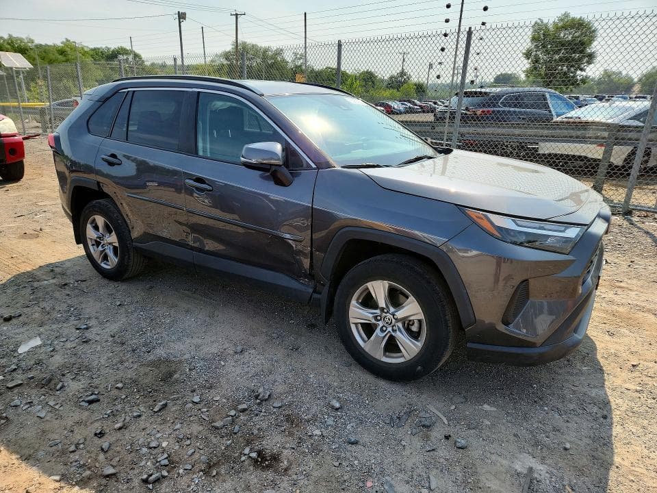 2022 TOYOTA RAV4 XLE 4