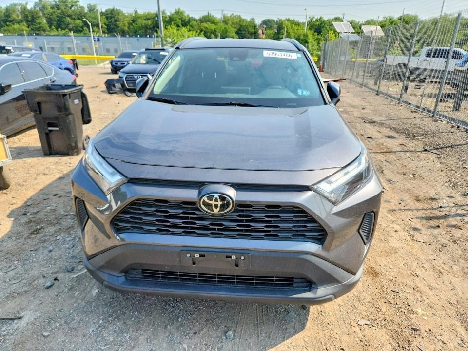 2022 TOYOTA RAV4 XLE 5