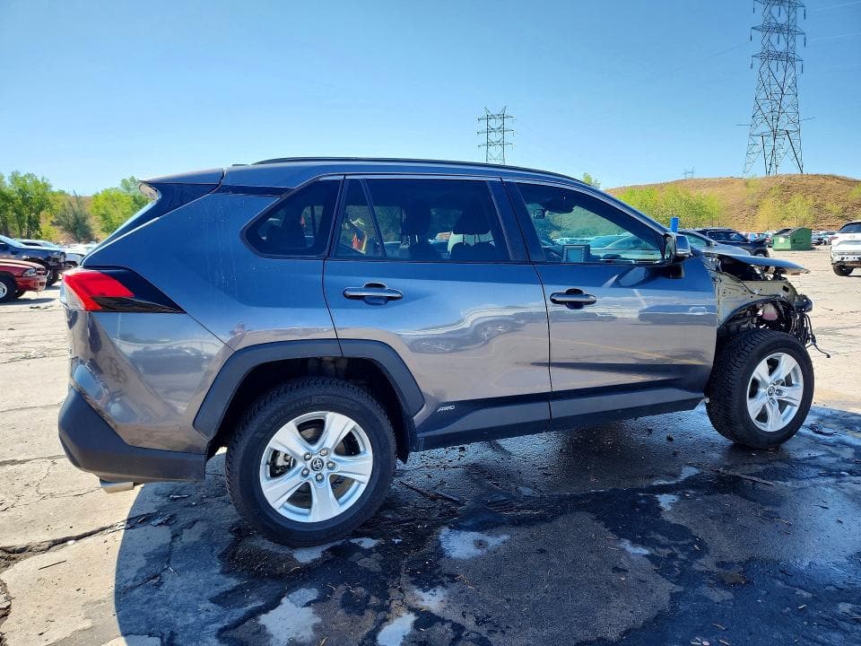 2020 TOYOTA RAV4 HYBRID XLE 3