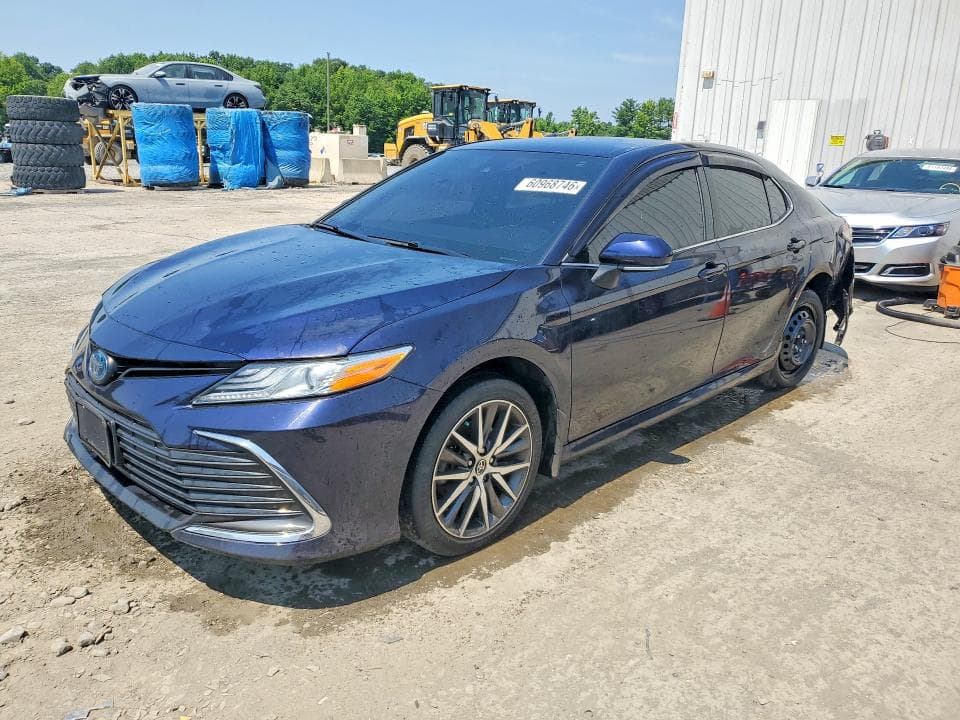 2022 TOYOTA CAMRY XLE 1
