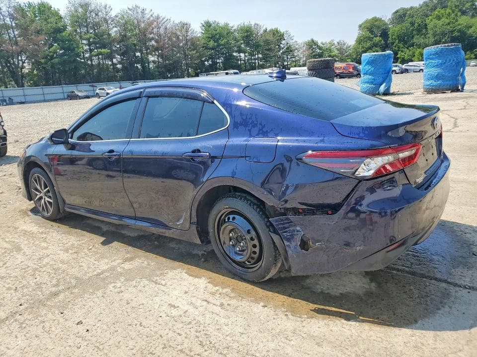 2022 TOYOTA CAMRY XLE 2