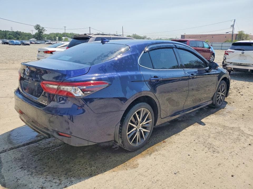 2022 TOYOTA CAMRY XLE 3