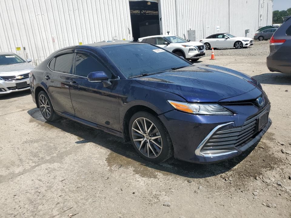 2022 TOYOTA CAMRY XLE 4