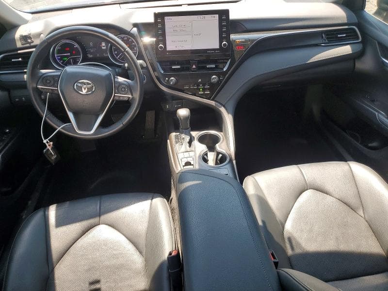2022 TOYOTA CAMRY XLE 8