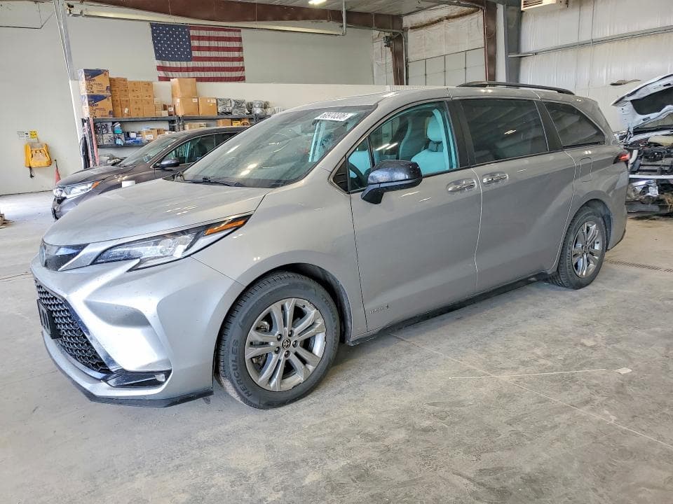 2021 TOYOTA SIENNA XSE - 1