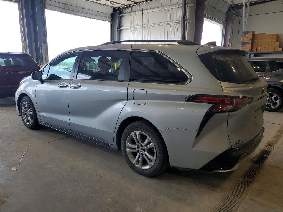 2021 TOYOTA SIENNA XSE 2