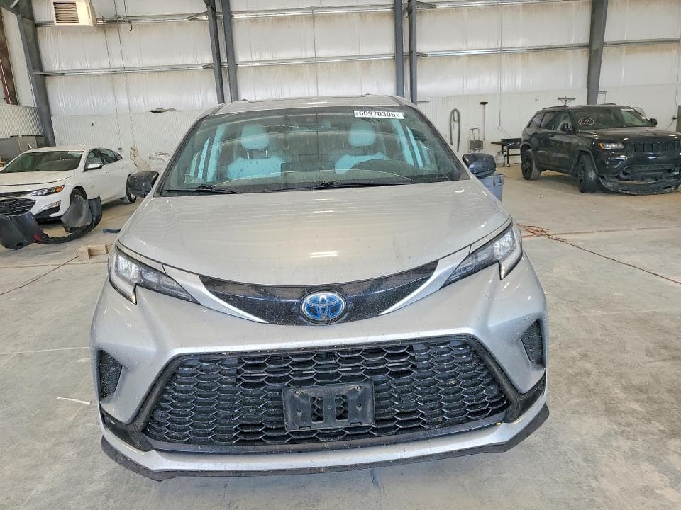 2021 TOYOTA SIENNA XSE 5