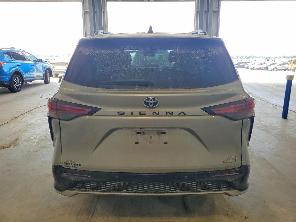 2021 TOYOTA SIENNA XSE 6