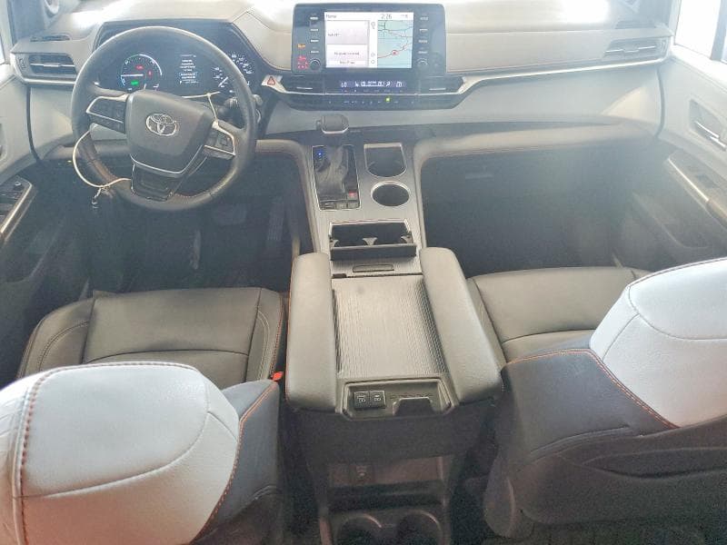 2021 TOYOTA SIENNA XSE 8