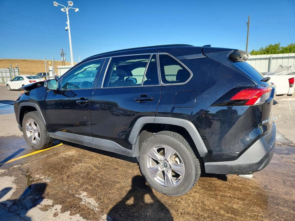 2023 TOYOTA RAV4 XLE 2