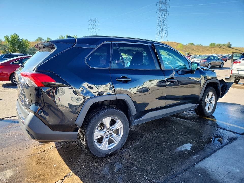 2023 TOYOTA RAV4 XLE 3