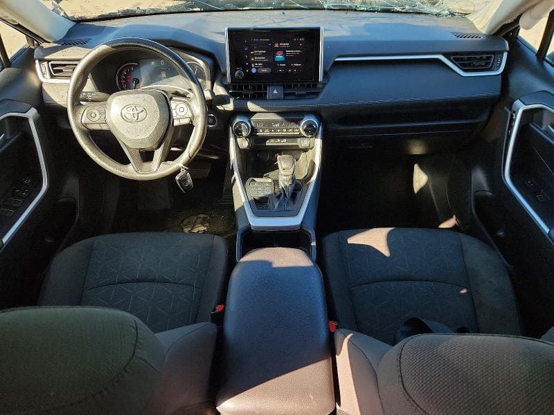 2023 TOYOTA RAV4 XLE 8