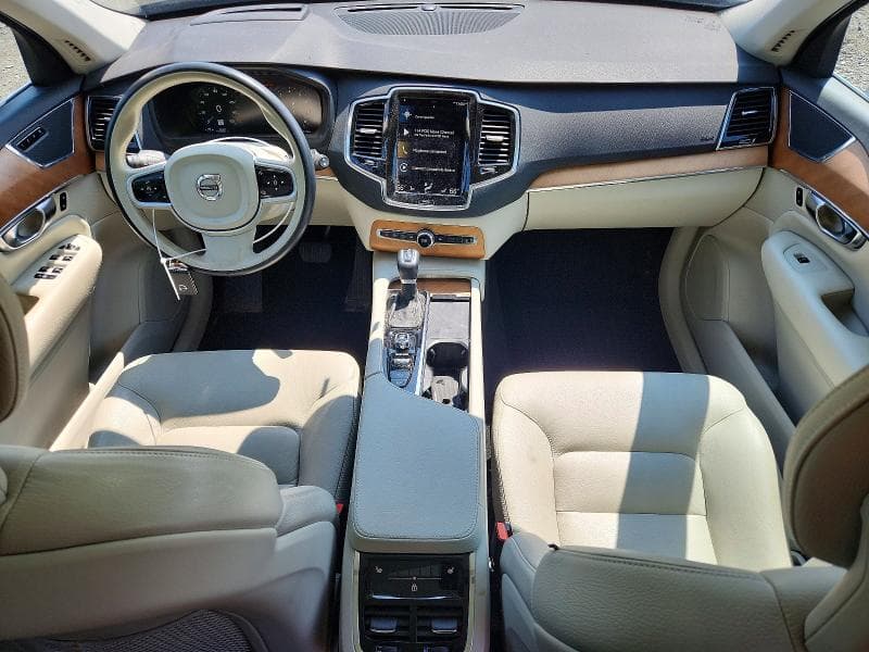2021 VOLVO XC90 T6 MOMENTUM 8