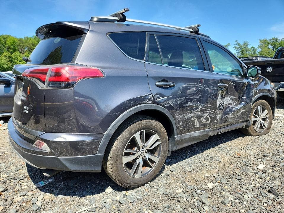 2016 TOYOTA RAV4 XLE 3