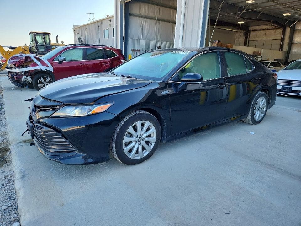 2019 TOYOTA CAMRY LE - 1