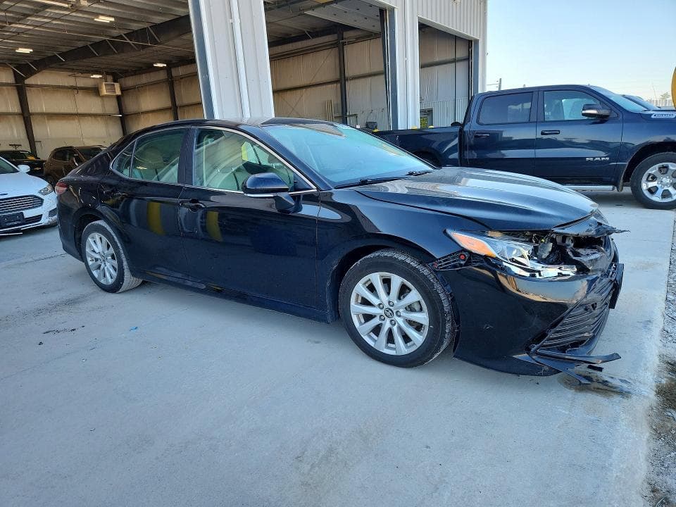 2019 TOYOTA CAMRY LE 4