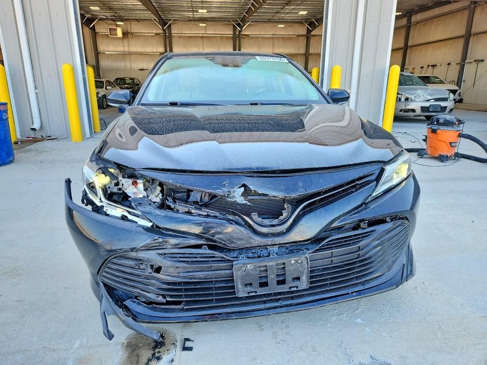 2019 TOYOTA CAMRY LE 5