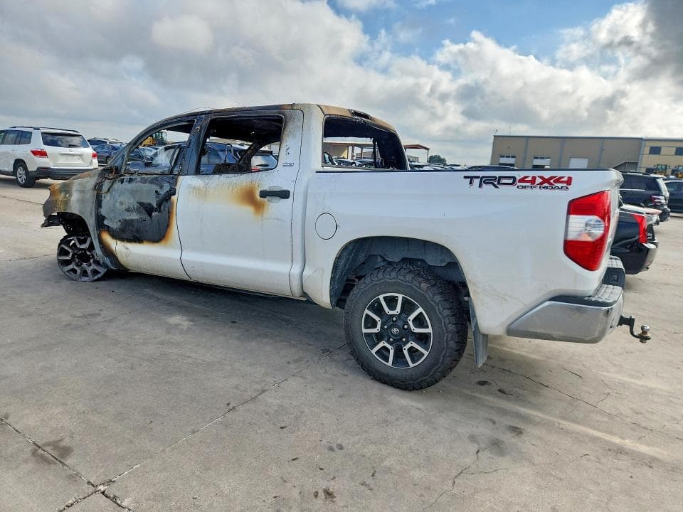 2018 TOYOTA TUNDRA CREWMAX SR5 2