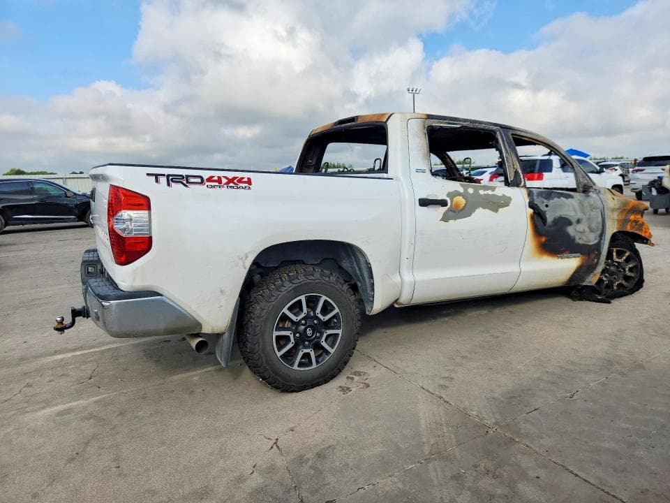 2018 TOYOTA TUNDRA CREWMAX SR5 3